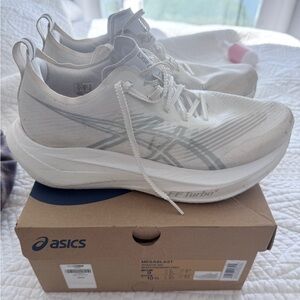 ASICS mega blast
